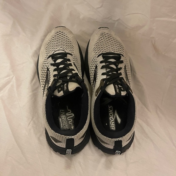 Women’s Brooks Revel 4 White/Black - Picture 4 of 8
